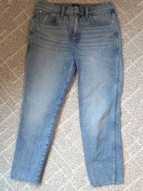 J. Crew Classic Vintage Light Wash Tapered Jeans Petite 29 29P EUC Frayed Hem